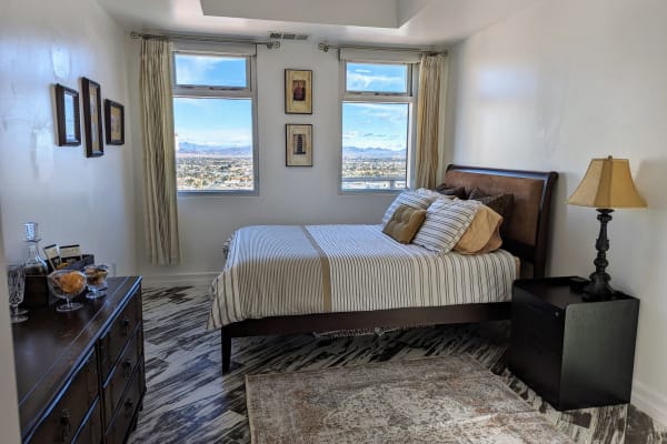 House sit in Las Vegas, NV, US