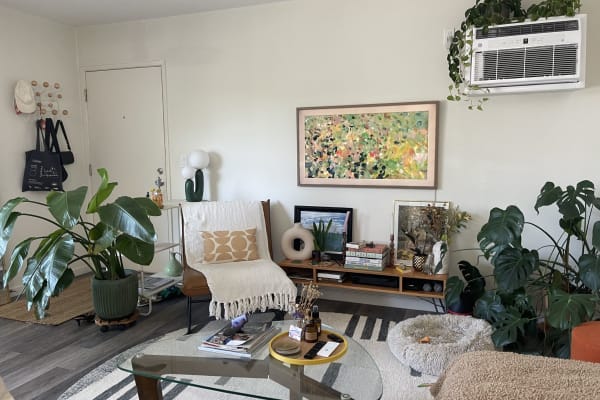 House sit in Los Angeles, CA, US