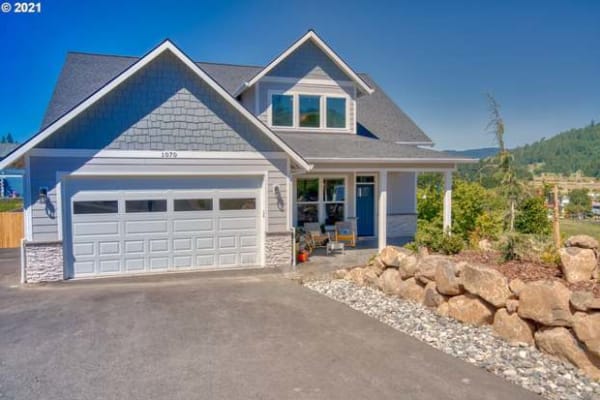 House sit in White Salmon, WA, US