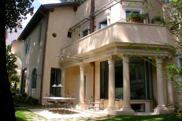 House sit in Rome, Italy