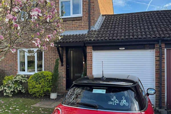 House sit in Guildford, United Kingdom