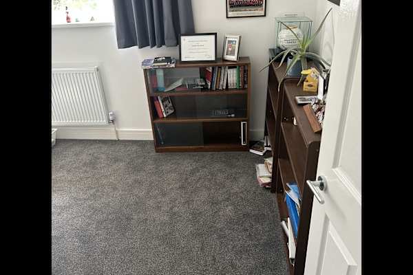 House sit in Camberley, United Kingdom