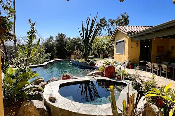 House sit in Fallbrook, CA, US