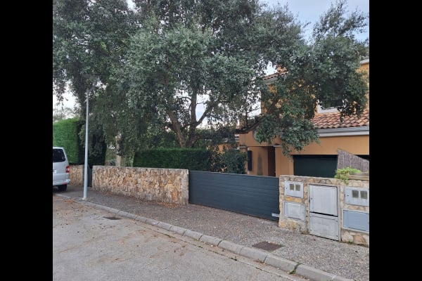House sit in Girona, Spain