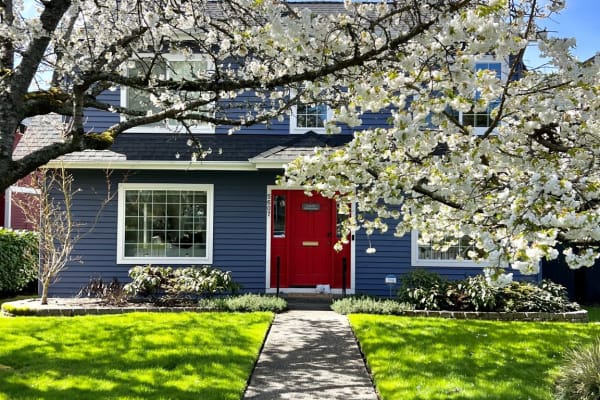 House sit in West Seattle, WA, US