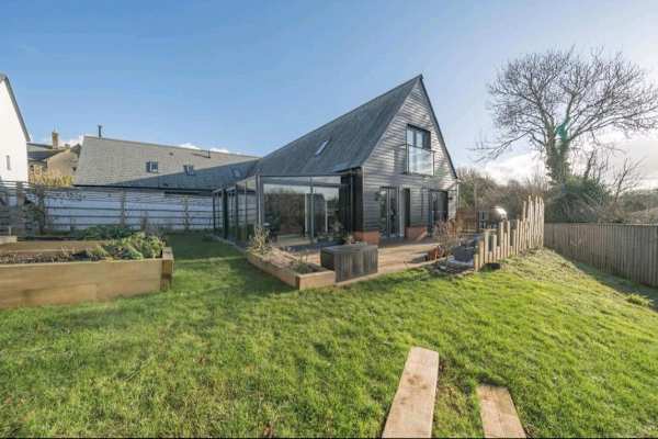 House sit in Totnes, United Kingdom