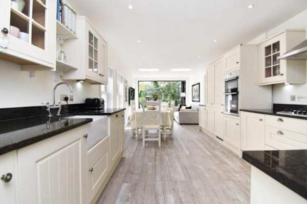 House sit in Hersham, United Kingdom