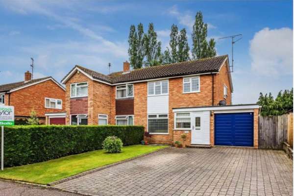 House sit in Broadridge Heath, United Kingdom