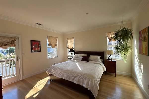 House sit in Novato, CA, US