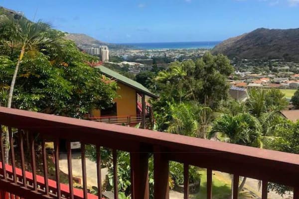 House sit in Honolulu, HI, US