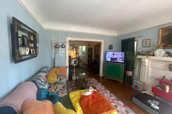 House sit in Los Angeles, CA, US