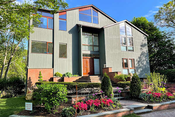 House sit in Lexington, MA, US