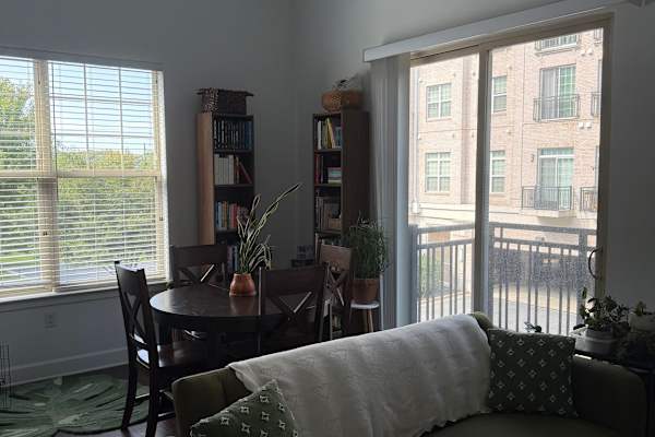 House sit in Gaithersburg, MD, US