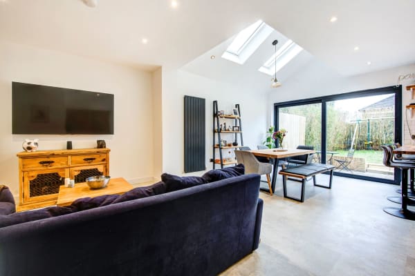 House sit in Clarkston, United Kingdom