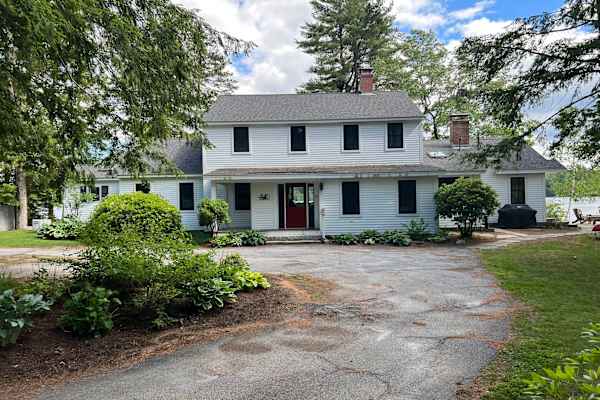 House sit in New London, NH, US