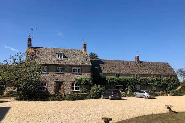 House sit in Burford, United Kingdom