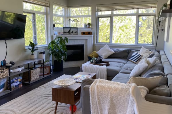 House sit in Esquimalt, BC, Canada