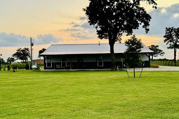 House sit in Brenham, TX, US