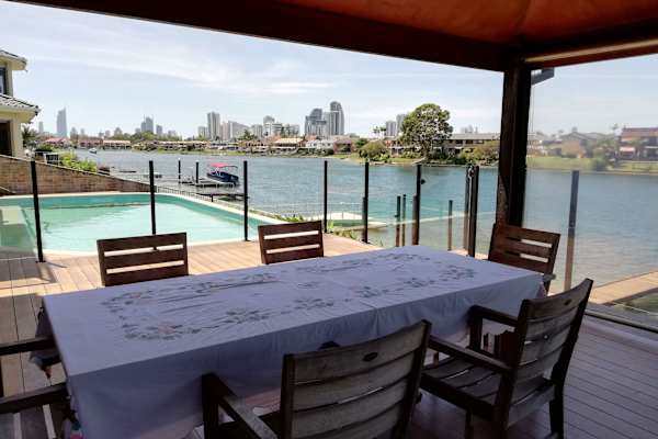 House sit in Mermaid Waters, QLD, Australia