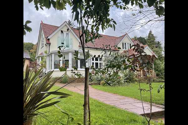 House sit in Lewes, United Kingdom