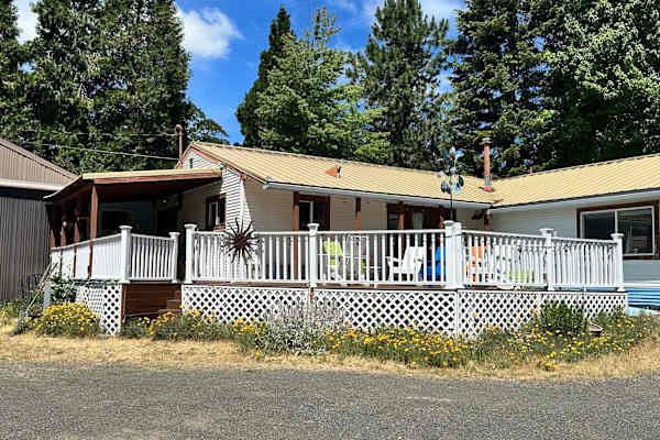 House sit in White Salmon, WA, US
