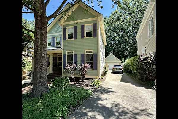 House sit in Carrboro, NC, US