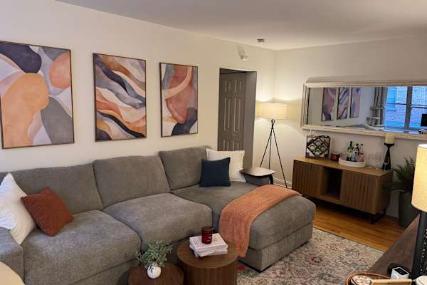 House sit in Chicago, IL, US