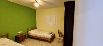 Twin room (sitter side)