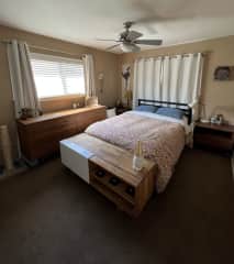 Super comfy queen size bed.