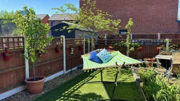 Our house and garden are surprisingly calm and still given our central city location. You can nap in the hammock in the sun and it’s usually pretty silent.