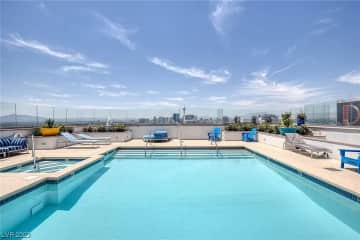 Rooftop pool and hot tub