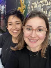 Cami and Pau, so you can get a closer look at us!