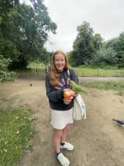 Day out in Hyde Park feeding Parakeets