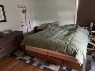 Master bedroom (king tempurpedic mattress)