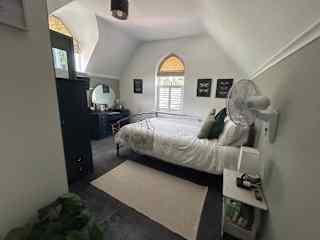 Alternative bedroom, this has WC in the corner