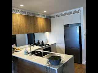 Kitchen with gas stove top, oven, fridge and dishwasher. Fully equipped for cooking.