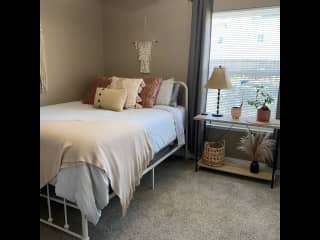 Guest bedroom.