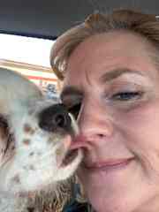 Pippa kisses