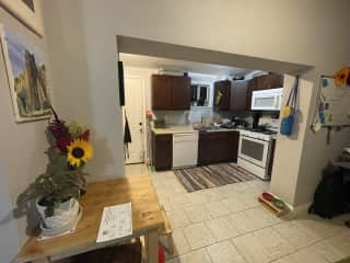 Fully stocked kitchen with Air fryer, insta pot, slow cooker, and soda stream.