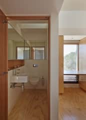 The ensuite - the shower is opposite