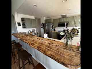 Kitchen and bar top, great for work from home!