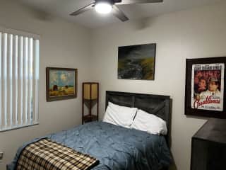 Guest room 2 - full size bed
