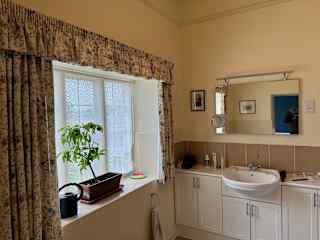 Sitter en suite Shower room