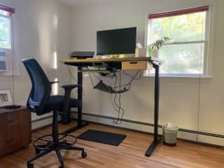 This standing desk has the foot hammock and is setup for a mac. Also have a balance board and standing mat if you want to stand comfortably. Also have fiber internet, soooo fast