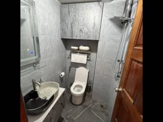 2nd floor bathroom