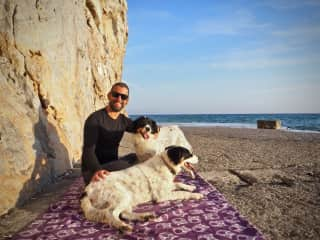 Catching the sunset with Klara and Mini (Santorini, Greece, January 2017)