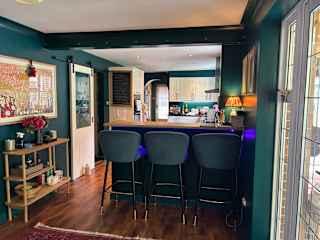 dining room/bar