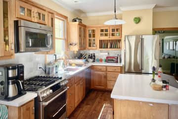 Kitchen, including all the expected appliances