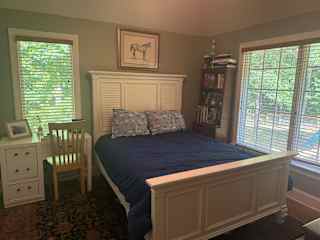 Guest bedroom with queen bed