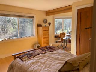 A bedroom with view over the back yard